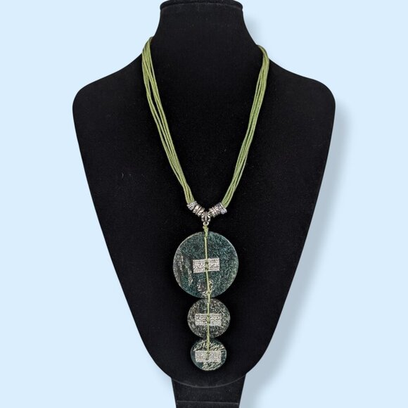 (2/$20) Green Acrylic Pendant Necklace - Picture 1 of 6
